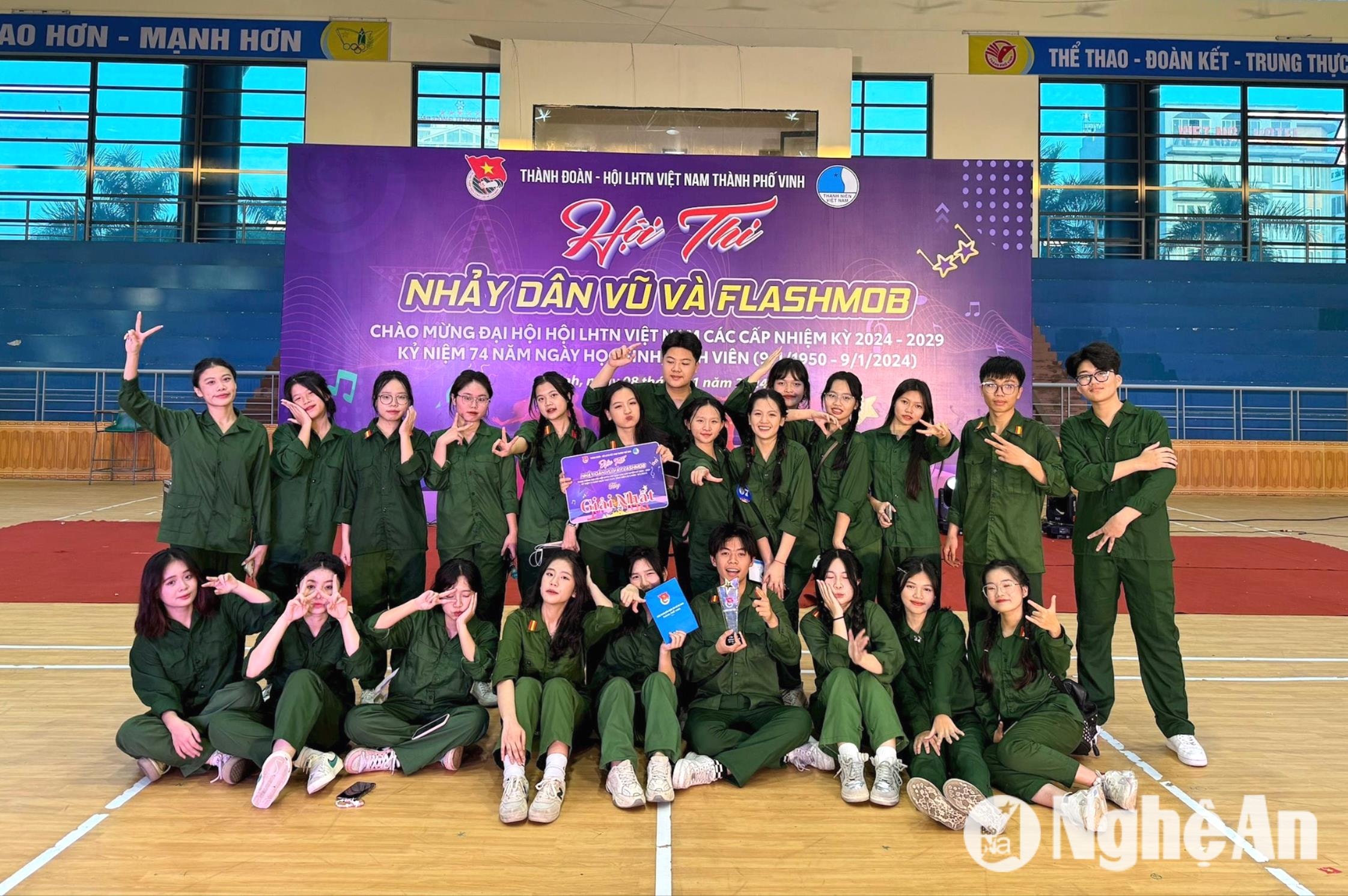 bna_khanh-linh-va-khanh-chi-deu-la-nhung-thu-linh-doan-tieu-bieu-cua-truong-thpt-ha-huy-tap-99f0df3d9b79e8fb4ec48bf716e1cbaa.jpg