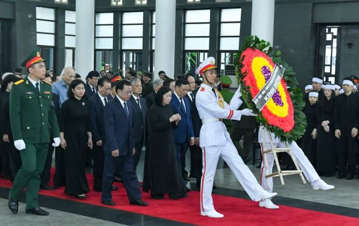 Đoàn Thành ủy, Hội đồng nhân dân, Ủy ban nhân dân, Ủy ban Trung ương Mặt trận Tổ quốc Việt Nam Thành phố Hà Nội viếng Tổng Bí thư.