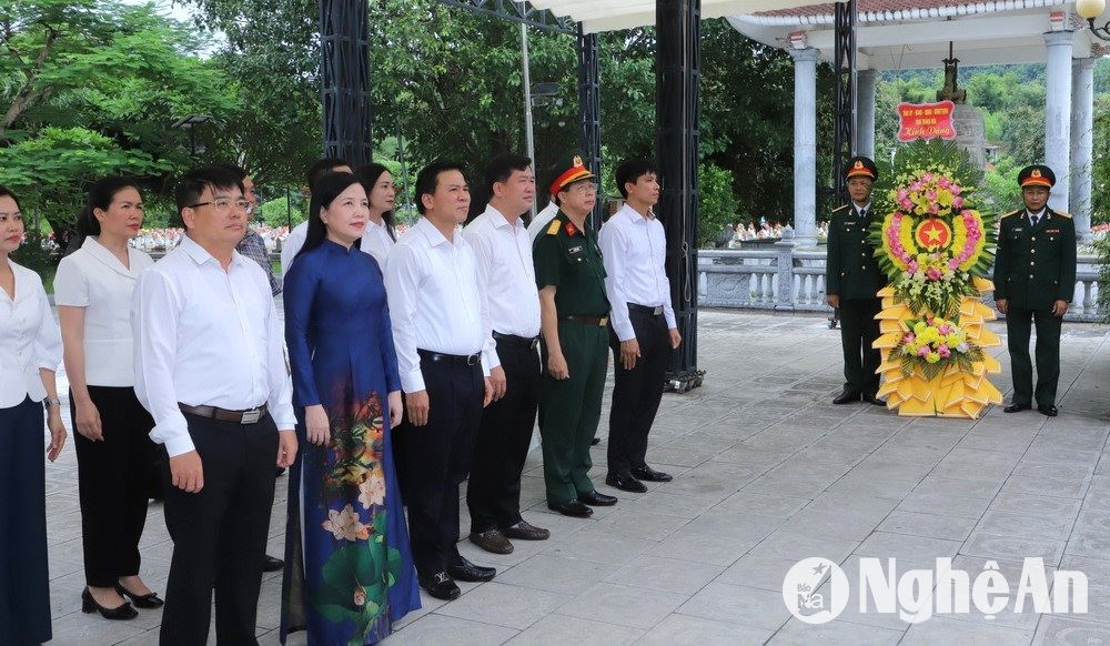  Các đôgnf chí lãnh đạo huyện Anh Sơn