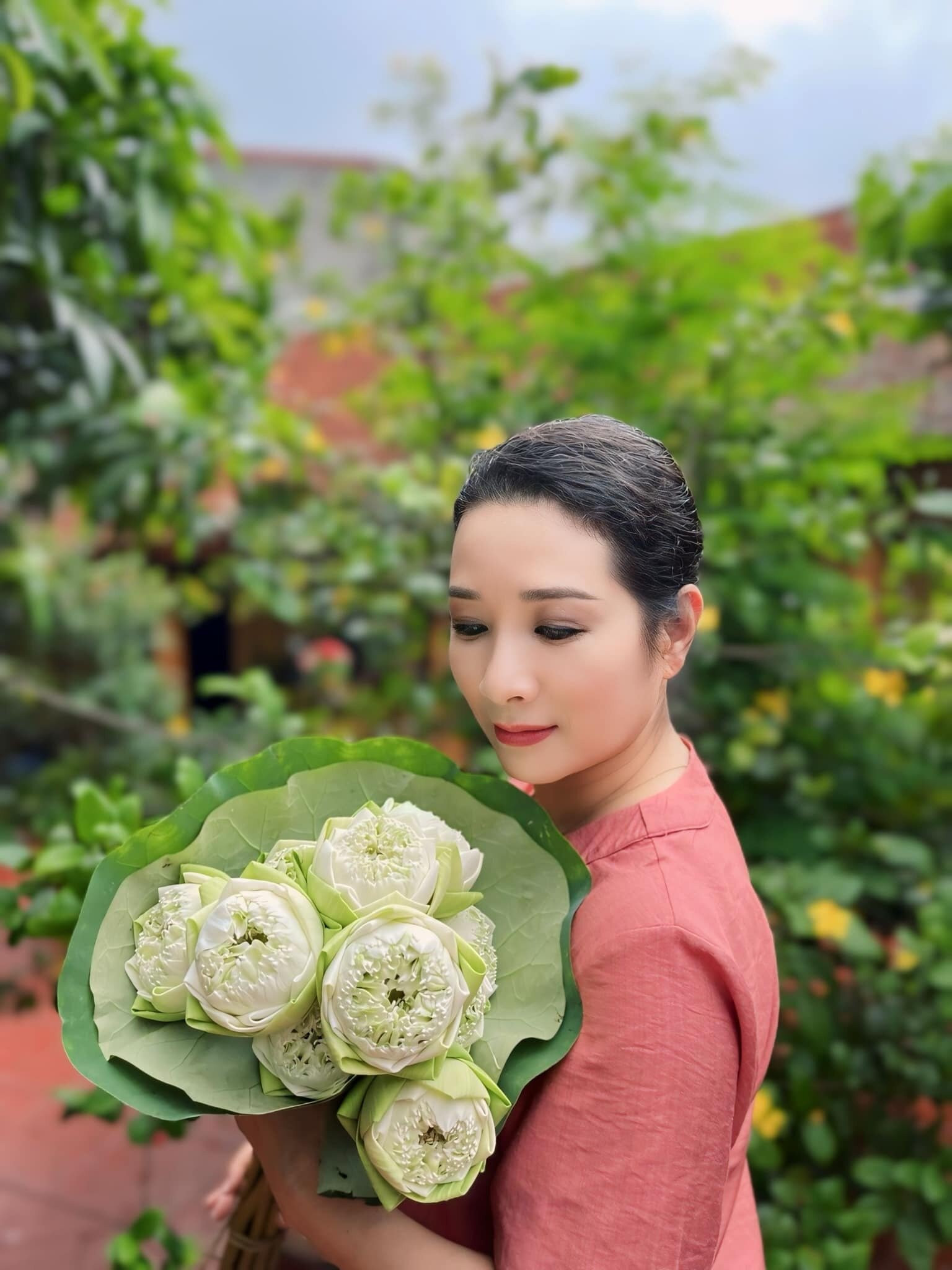 Xinh đẹp, tài năng, nổi tiếng nhưng Thanh Thanh Hiền lại khá lận đận về đời tư. Nữ nghệ sĩ từng trải qua 2 cuộc hôn nhân đổ vỡ.