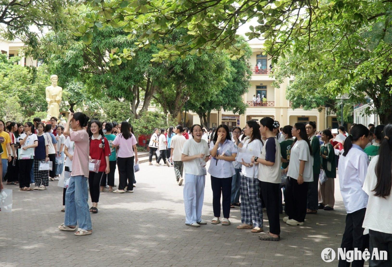 bna_thi-sinh-tham-du-ky-thi(1).jpg