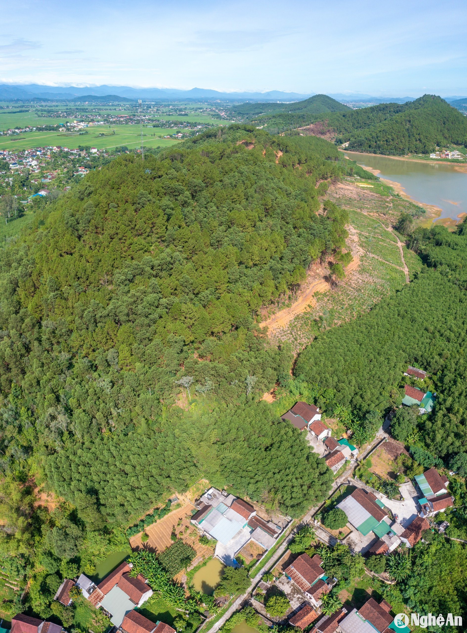 Núi Chợ Bùi, xã Quang Sơn, huyện Đô Lương. Ảnh: Nguyễn Đạo