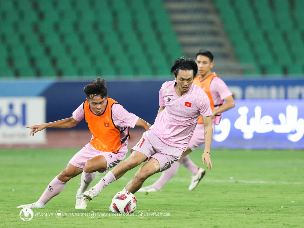 HLV Kim Sang Sik, AFF Cup và tin vui bất ngờ từ V-League - Ảnh 2.