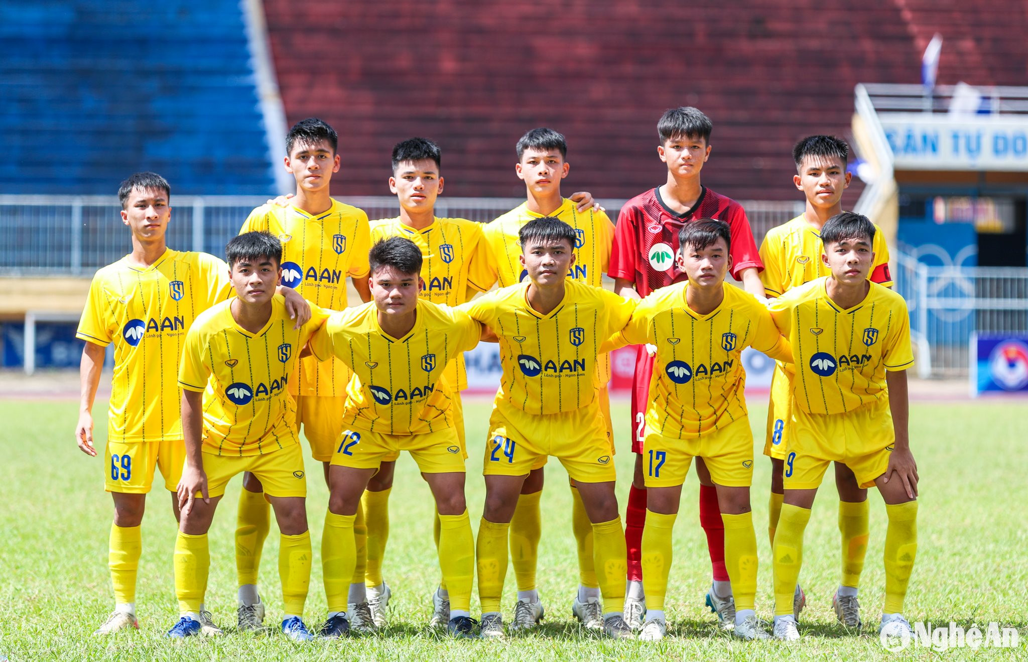 Đội hình xuất phát của U15 SLNA. Ảnh: Đức Anh