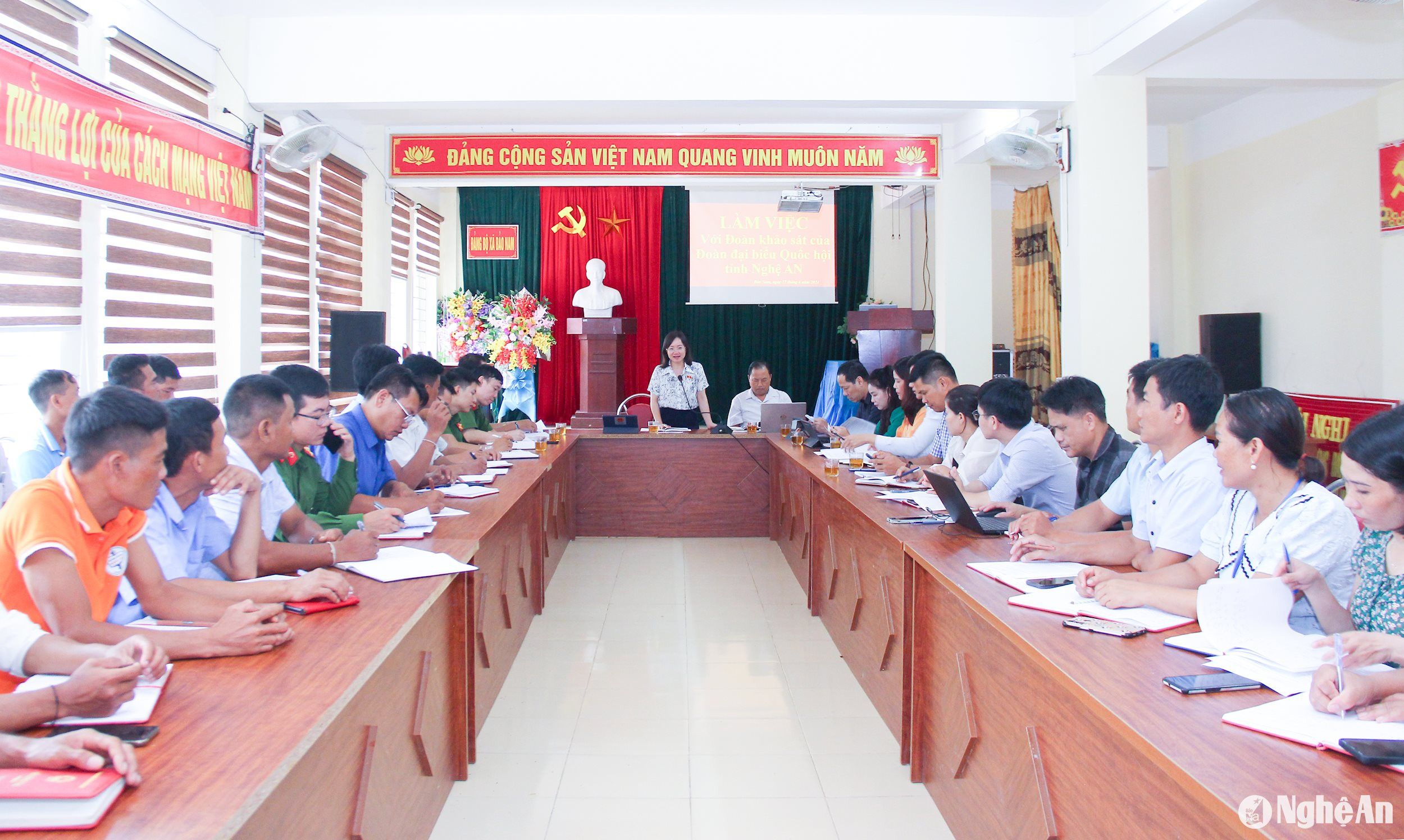  Quang cảnh cuộc làm việc. Ảnh- Mai Hoa