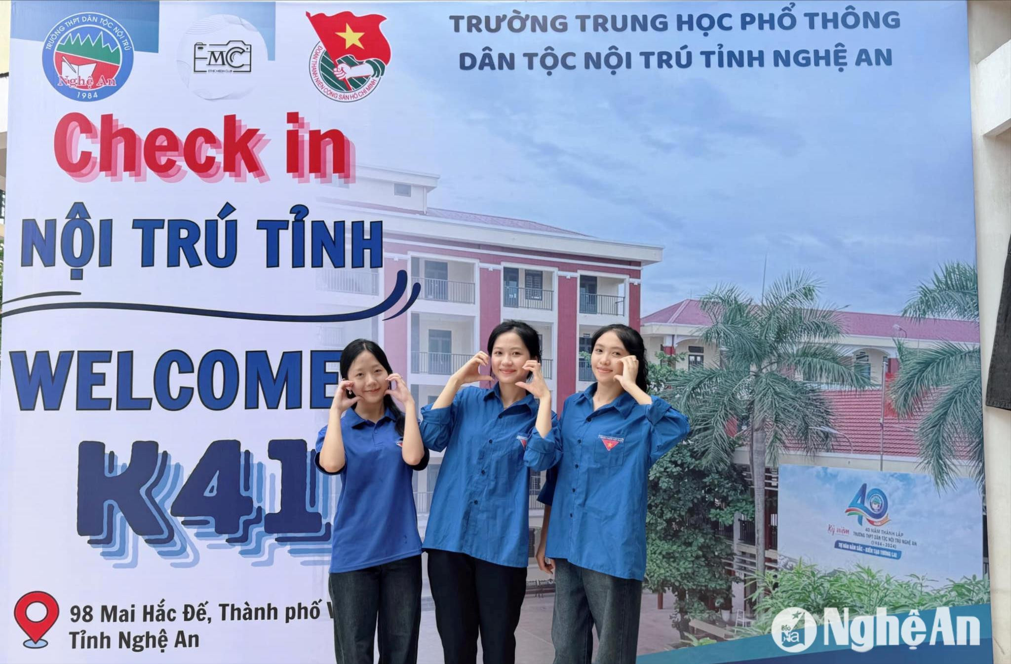 bna_hoc-sinh-truong-thpt-dtnt-tinh-chuan-bi-don-hoc-sinh-tuu-truong.-anh-ntcc-be6634f31d2bdc93d501f54f6902d500-1-.jpg