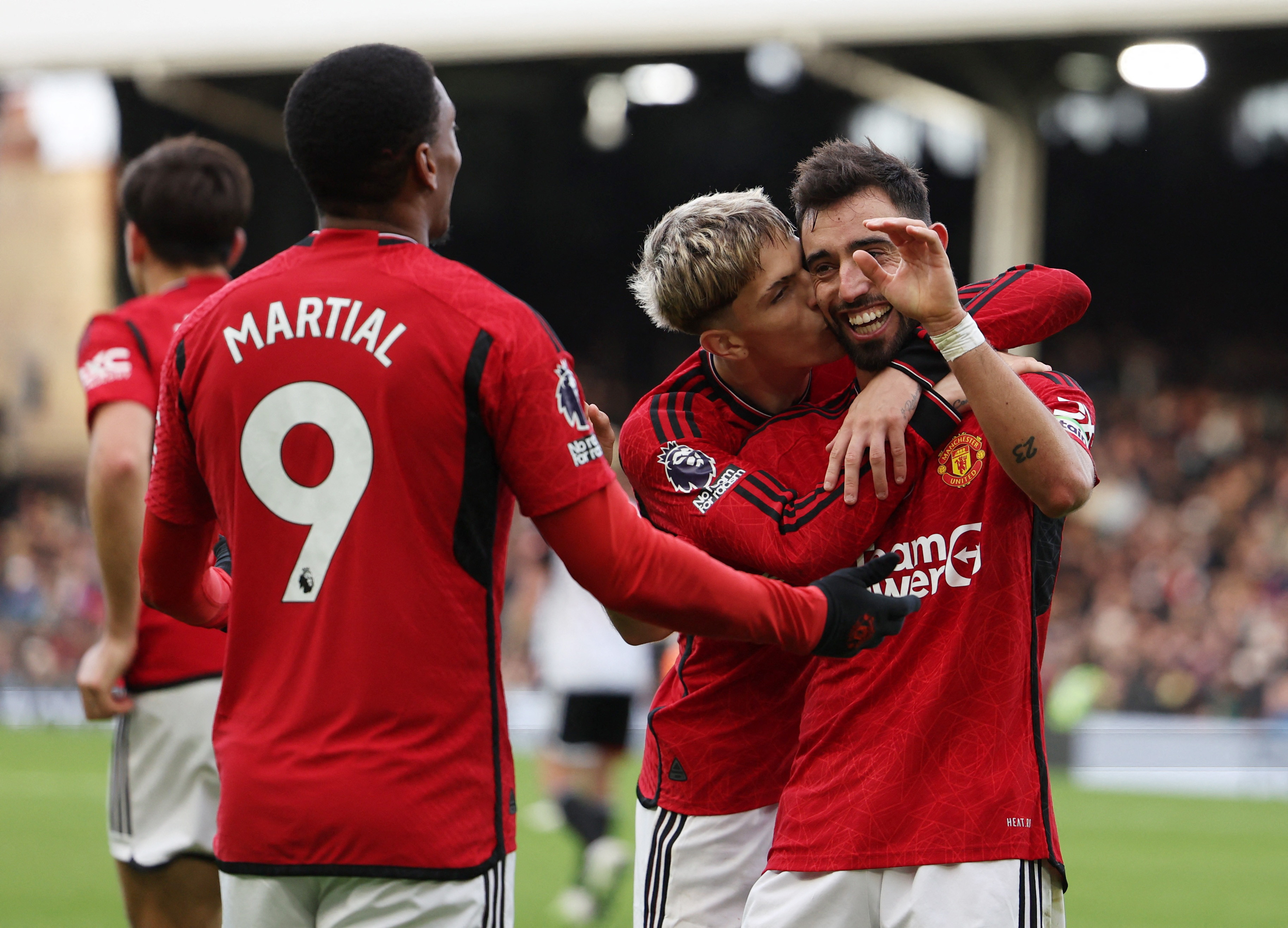 Fernandes strikes late as Man Utd win 1-0 at Fulham | Reuters