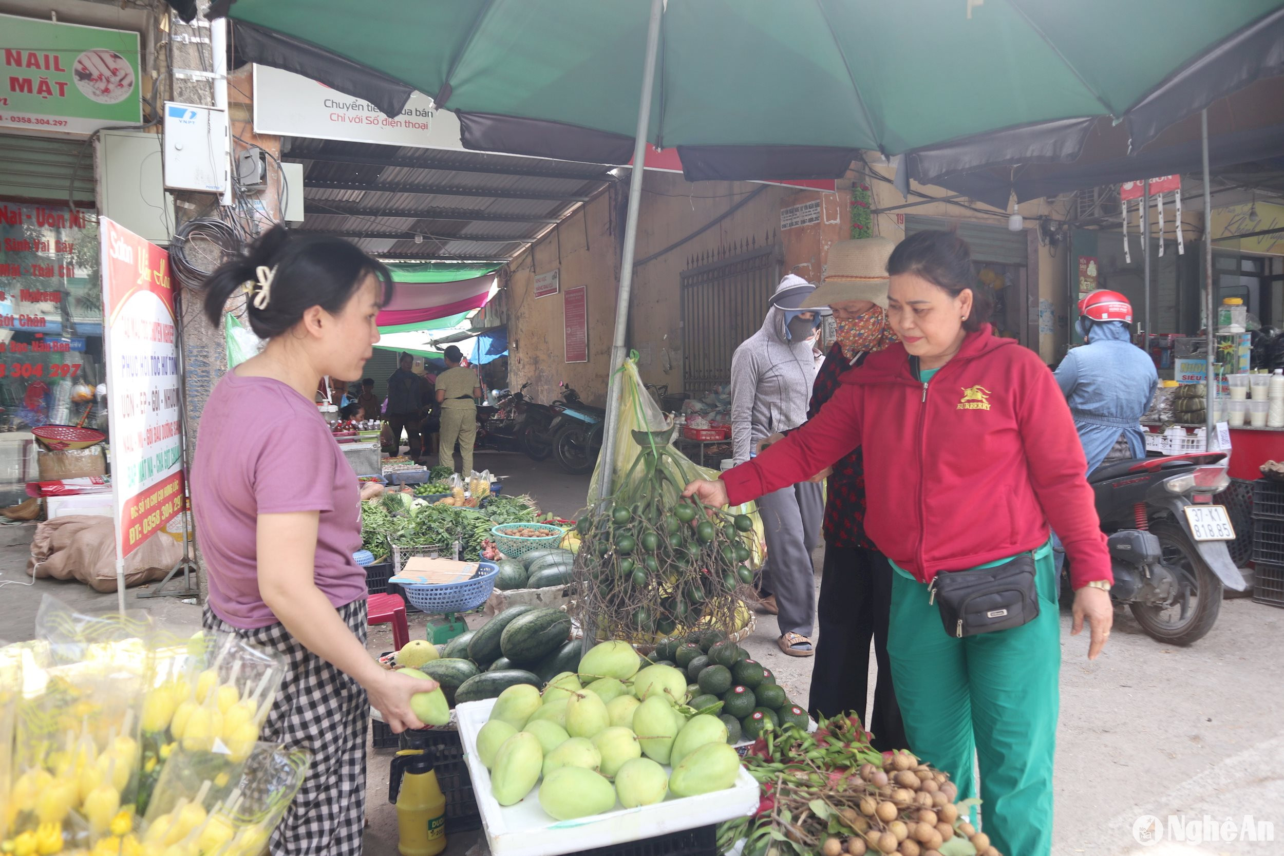 Trầu cau không tăng giá vào dịp Rằm tháng Bảy. Ảnh: T.P