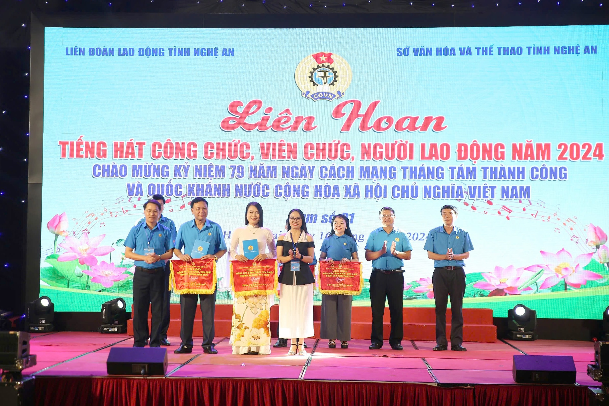 liên hoan tiếng hát cụm 1 Ảnh Thanh Vân00002