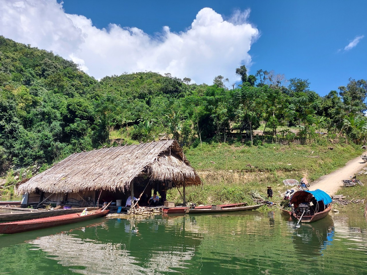 Cho đến nay, hàng nghìn hộ dân vẫn đang mong chờ được đền bù đất trên cốt ngập.