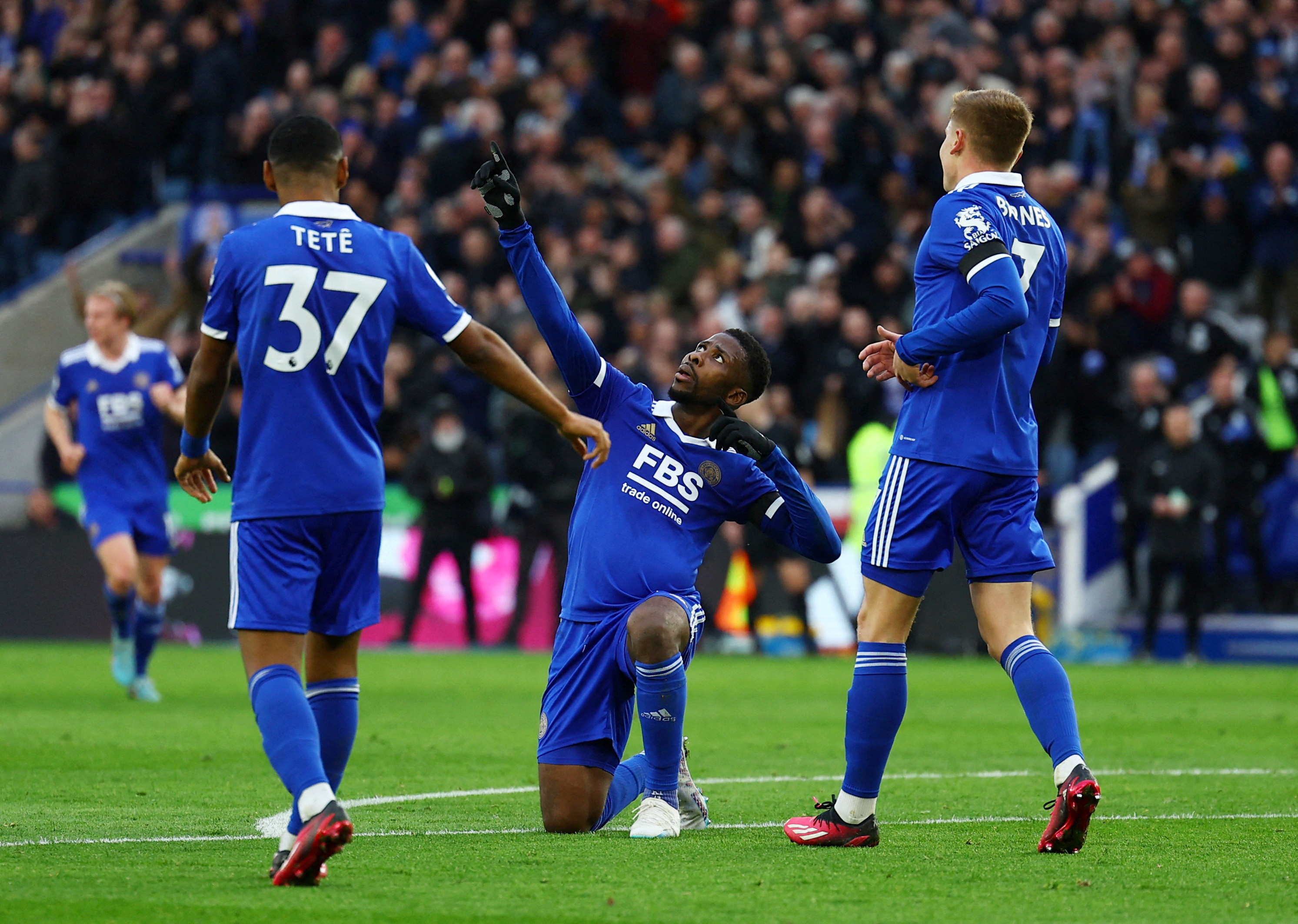 Leicester come from behind to thrash sorry Spurs | Reuters