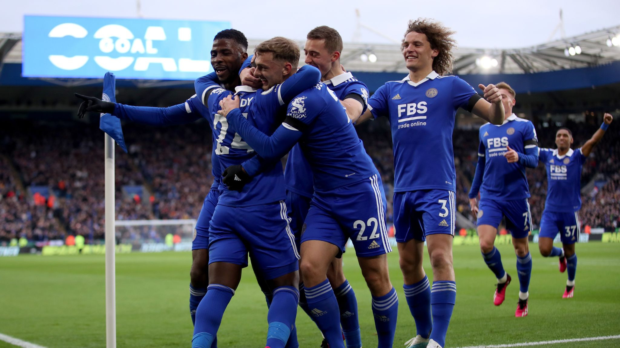 Leicester 4-1 Tottenham: Antonio Conte endures painful return to dugout in chastening defeat | Football News | Sky Sports