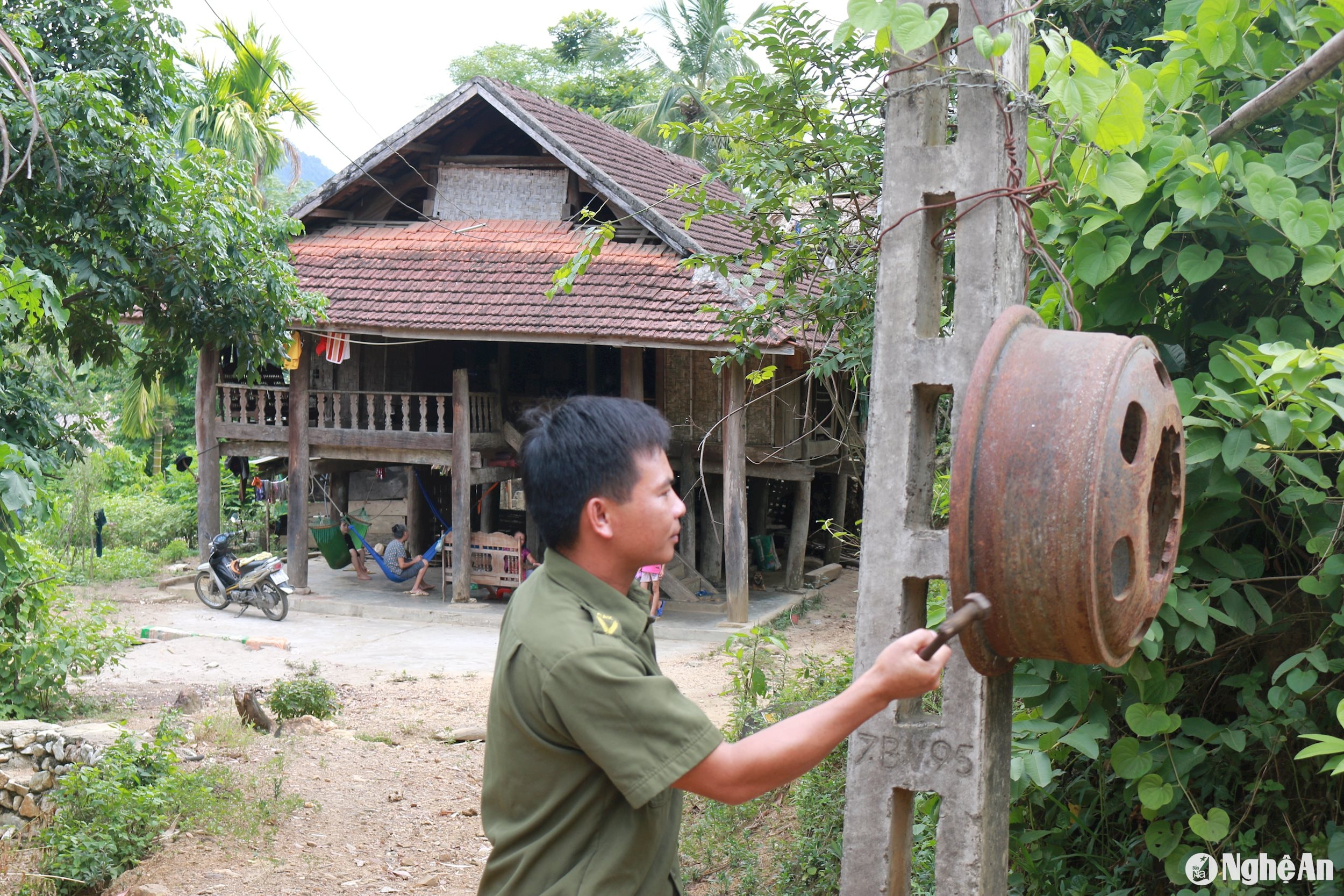 Mô hình Tiếng kẻng bình yên được áp dụng hiệu quả trong chuyển hóa địa bàn ở huyện Quỳ Hợp. ảnh pv