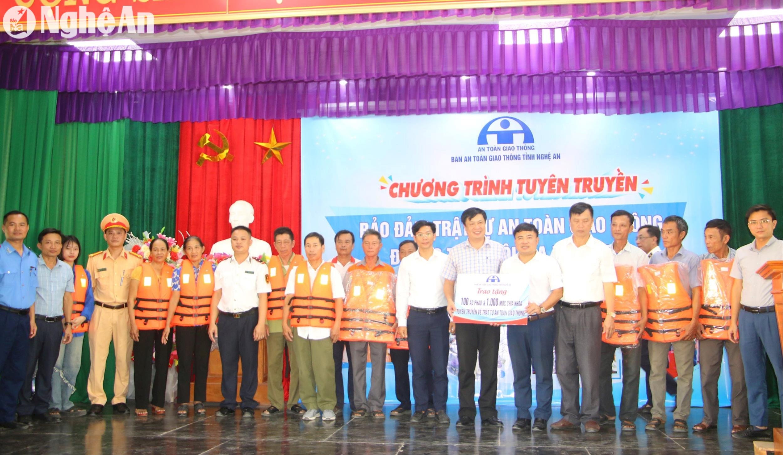 Nghệ An tăng cường công tác bảo đảm trật tự an toàn giao thông đường thủy mùa mưa bão