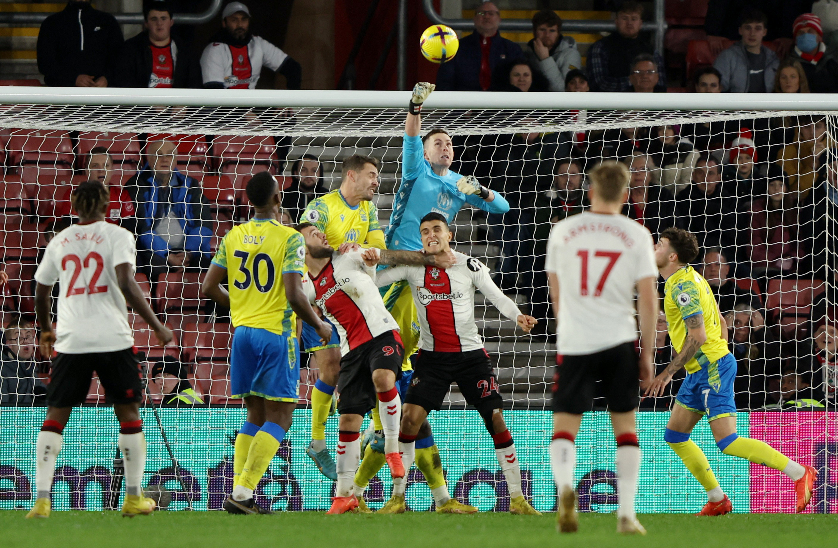 First away win lifts Forest out of drop zone at Saints | Reuters