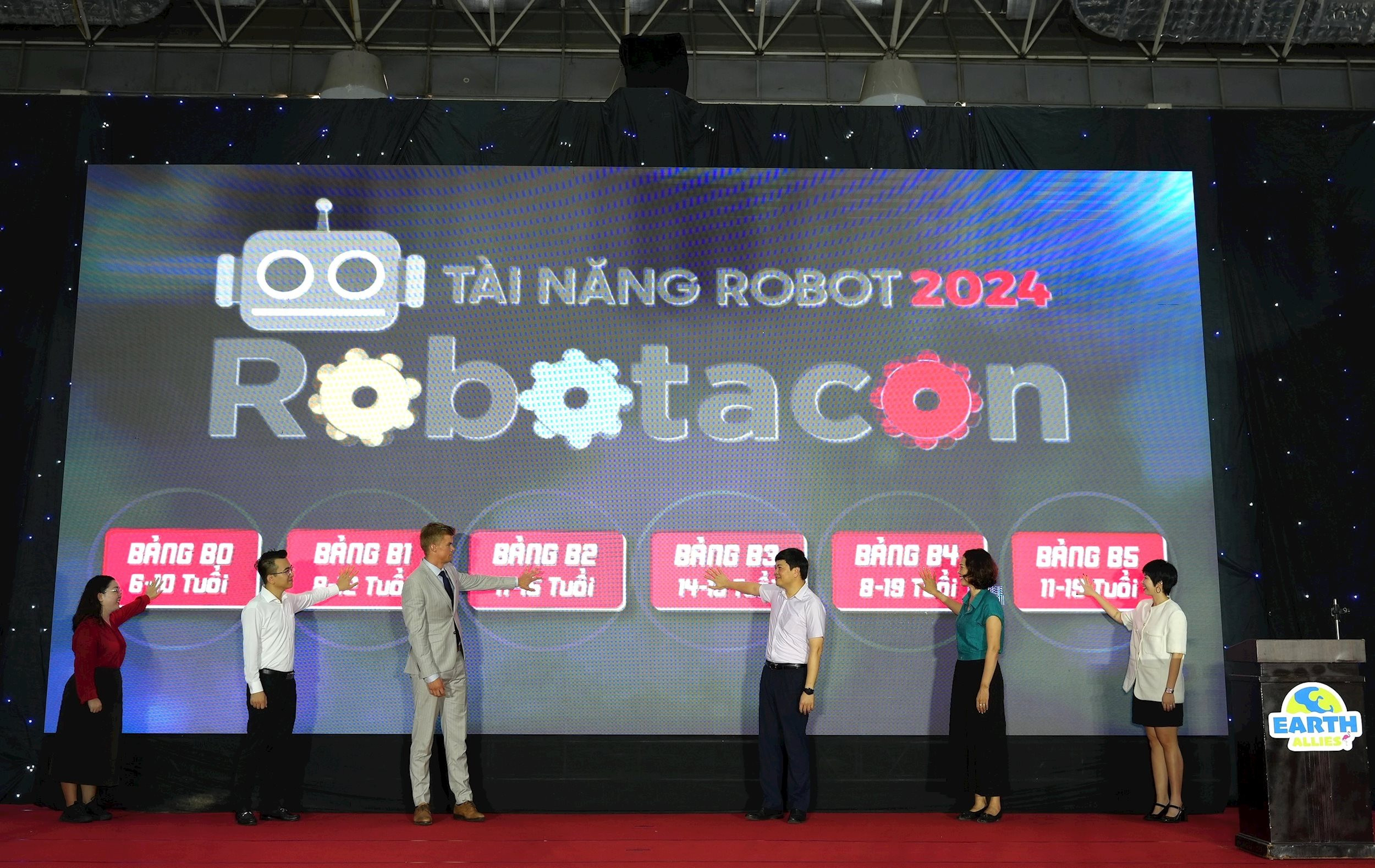 Cuộc thi Robotacon Wro 2024 đã diễn ra VCK miền Bắc vào ngày 108 và sẽ tiếp tục thi đấu VCK miền Trung, Nam và Chung kết Quốc gia vào ngày 21, 238.