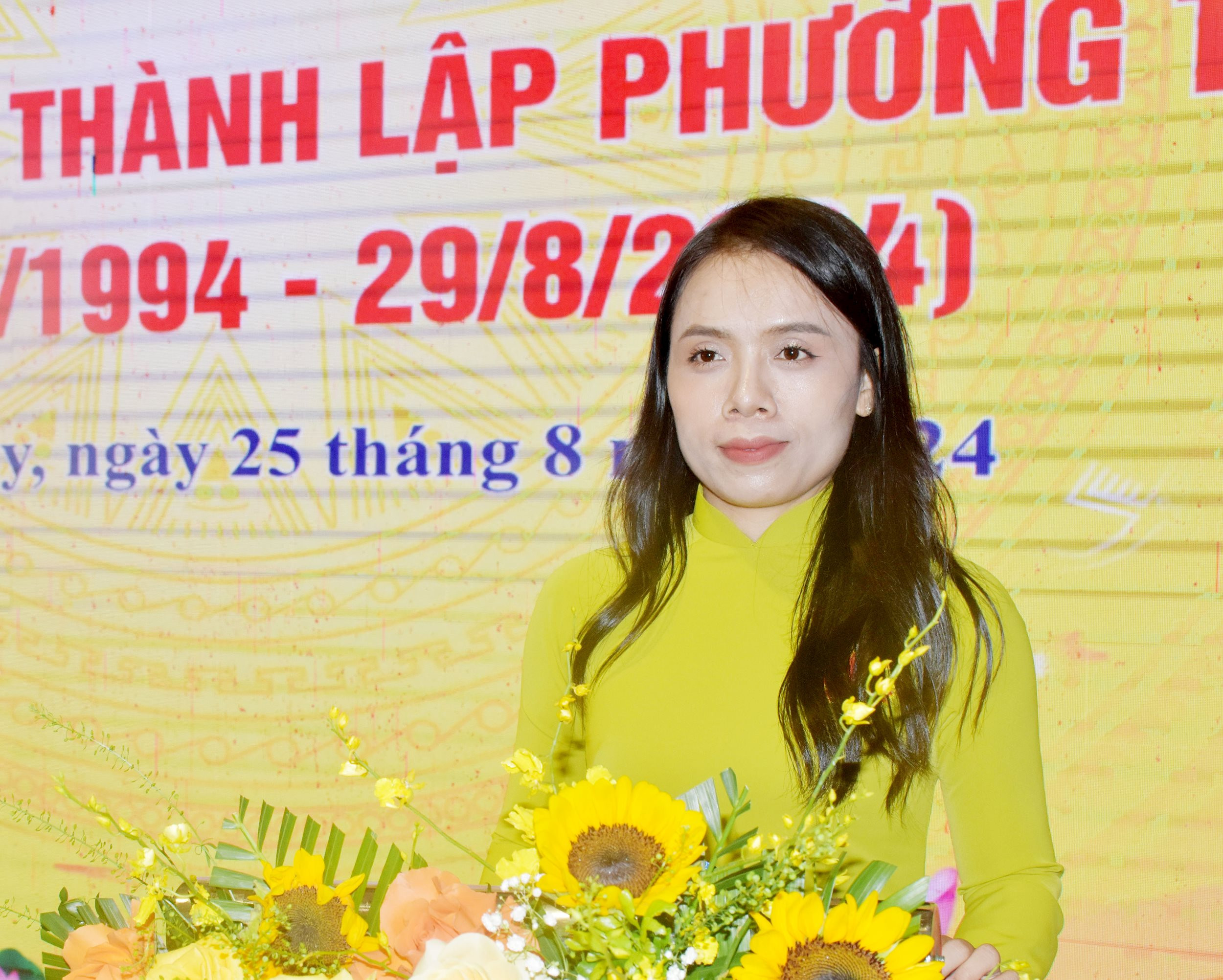 Vũ Thị Thanh Hiền - Bí thư Đảng ủy phường Thu Thủy cảm ơn và bế mạc buổi lễ. Ảnh: Thu Hương