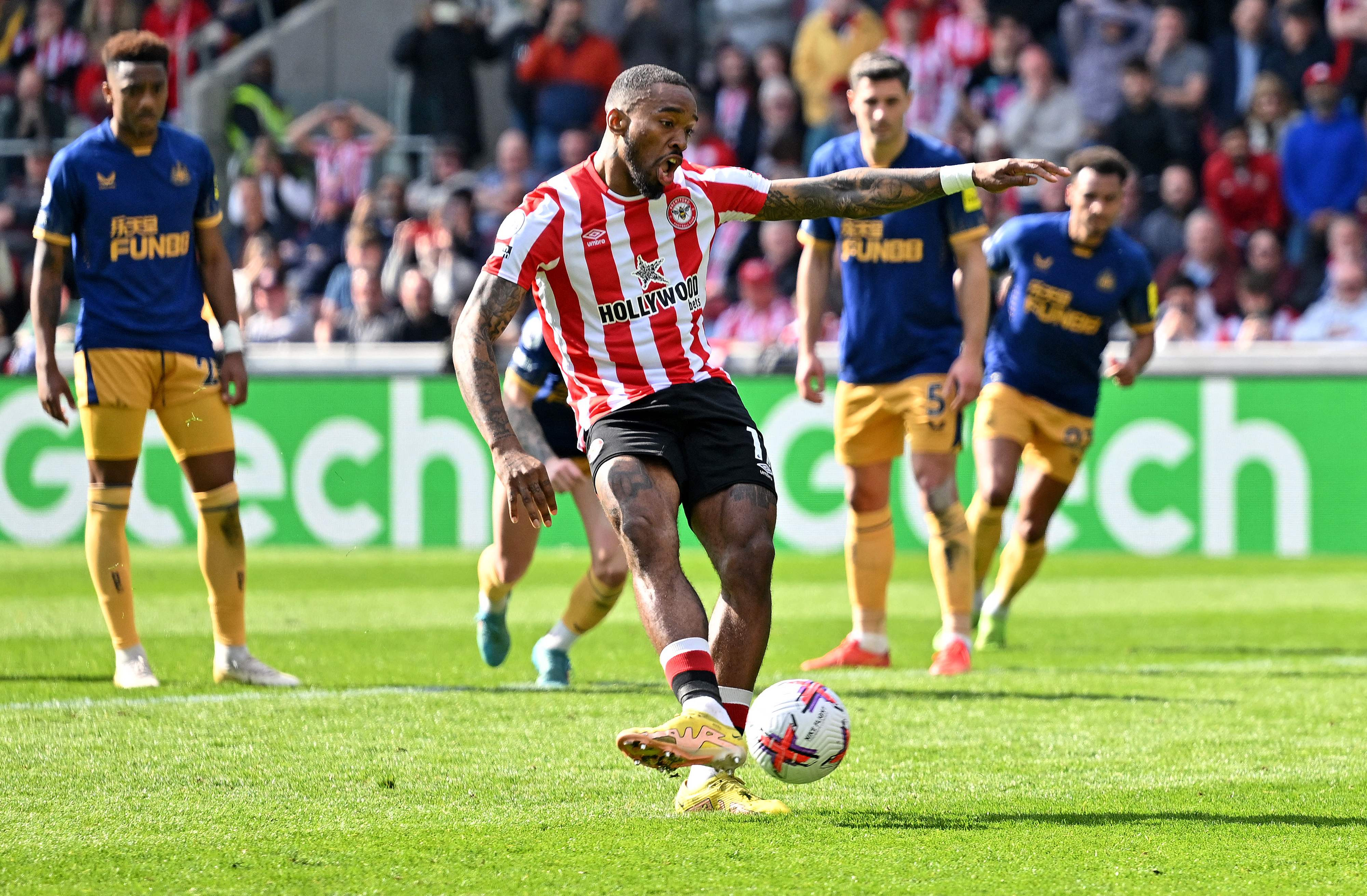 Brentford striker Ivan Toney 'seems like an Arsenal player' - but Gunners told they can still win the title without him | talkSPORT