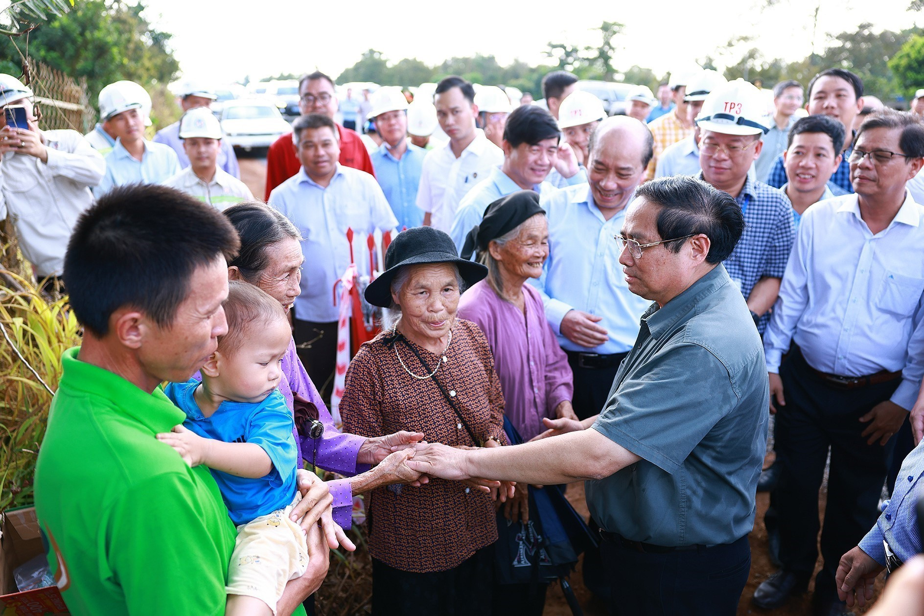 vna_potal_thu_tuong_thi_sat_cong_trinh_duong_bo_cao_toc_khanh_hoa_-_buon_ma_thuot_7543027.jpg