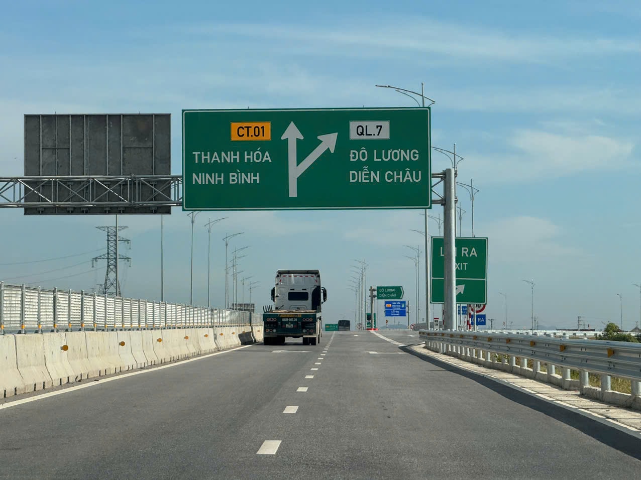 Toàn tuyến cao tốc Bắc - Nam qua Nghệ An có chiều dài 87,9 km đã vận hành. Ảnh Nguyễn Hải