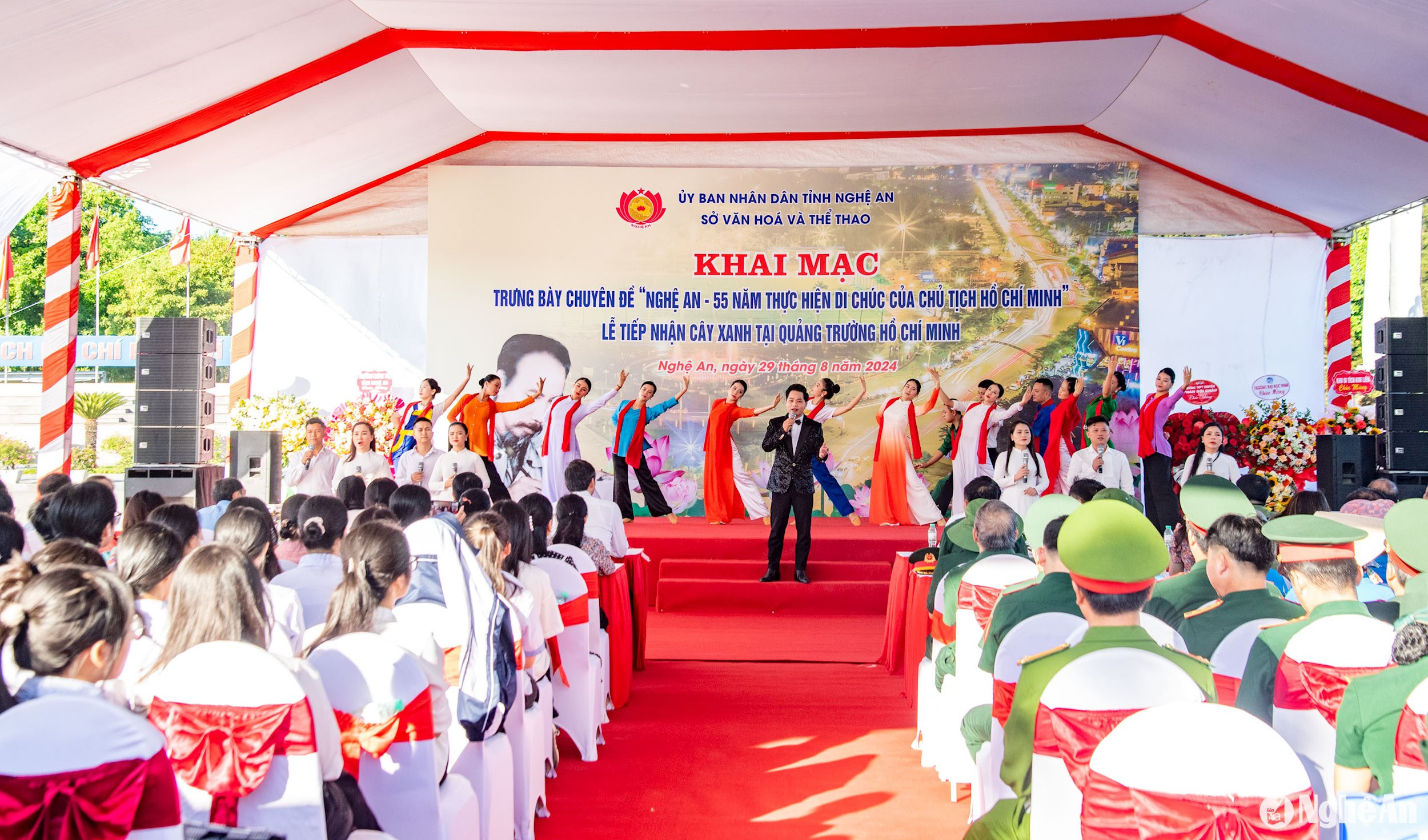 khai mạc trưng bày_1