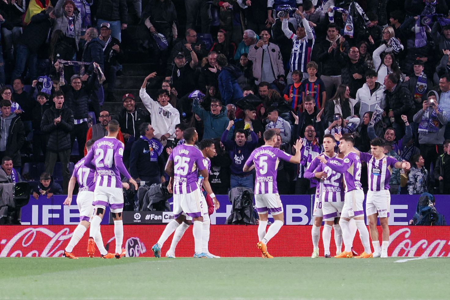 Barcelona suffer second successive defeat as Real Valladolid pick up priceless victory in relegation battle - Football España