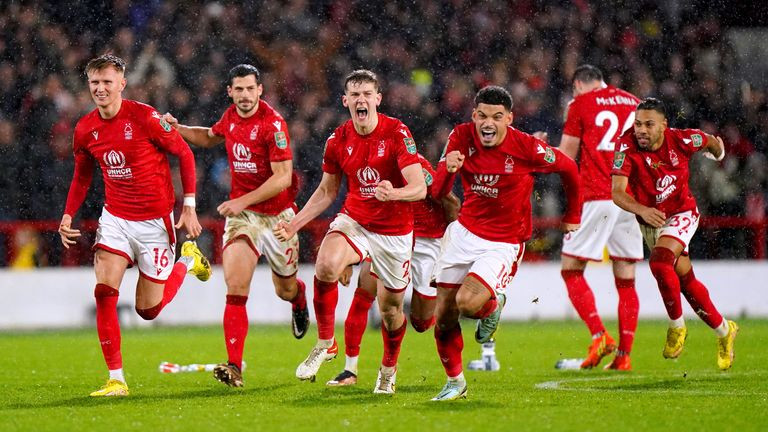 Nottingham Forest 1-1 Wolves (4-3 on penalties): Dean Henderson the spot-kick hero as Forest reach Carabao Cup semi-finals | Football News | Sky Sports