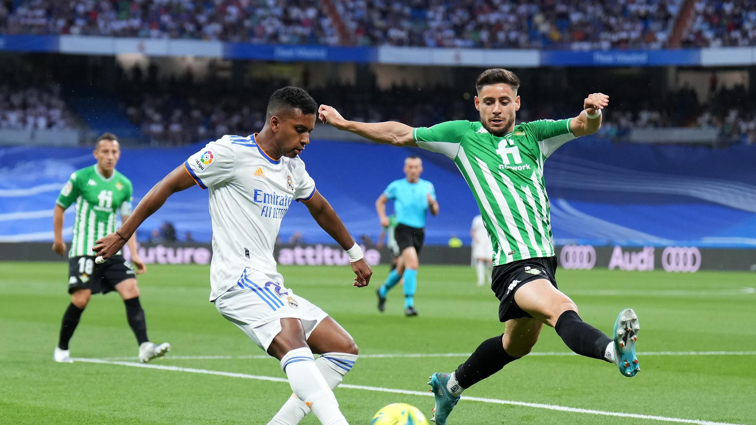 Real Madrid and Real Betis end goalless after double guard of honour at Santiago Bernabeu in final game - TNT Sports