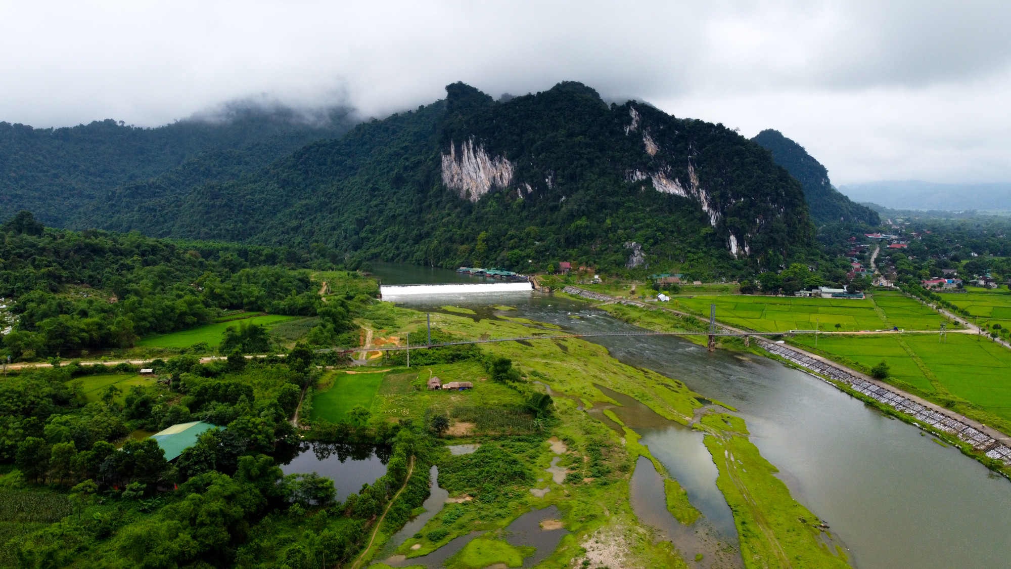 Sông Giang - Đập Phà Lài ở xã Môn Sơn. Ảnh Thành Cường