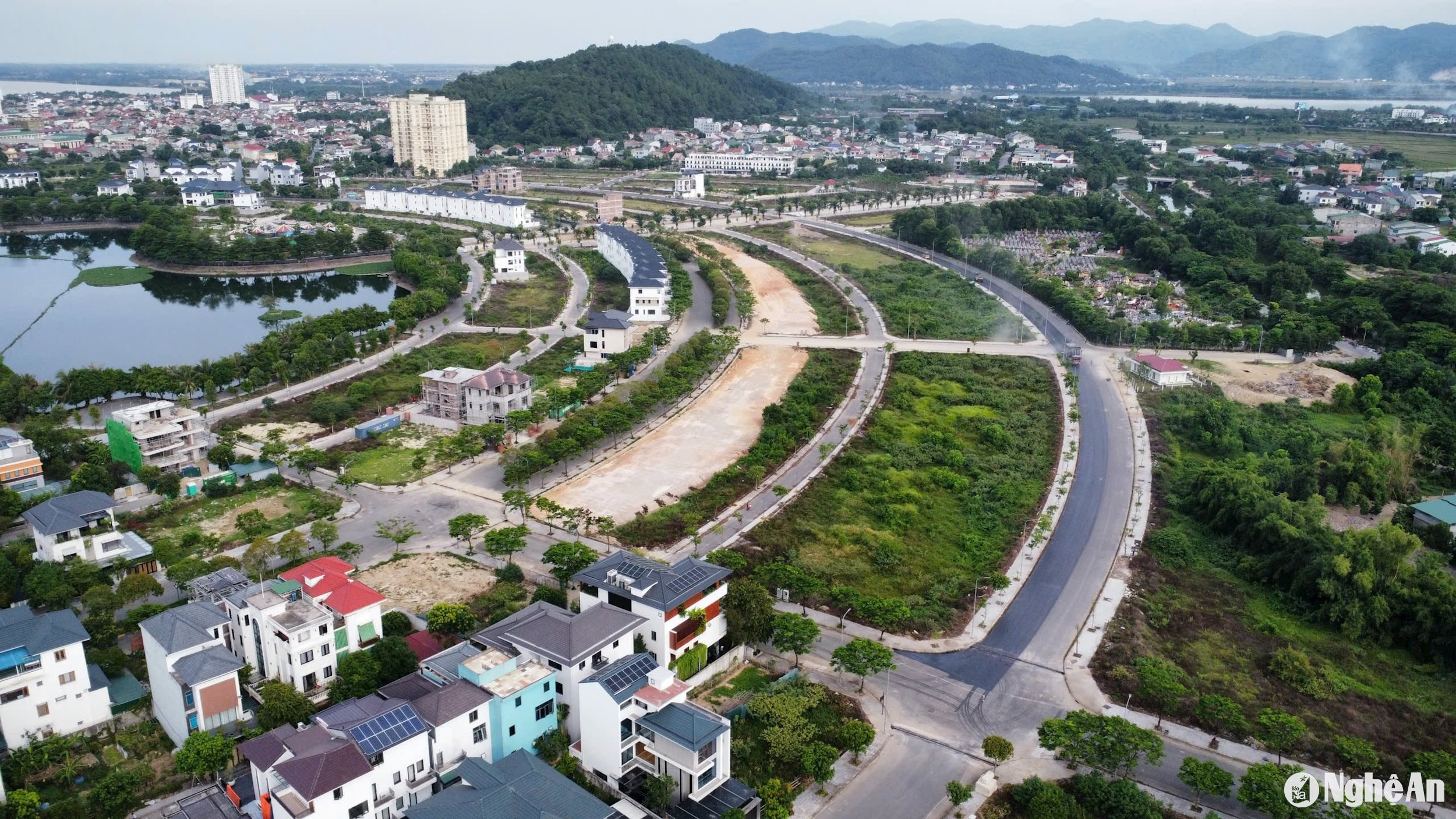 Hầu hết các dự án khu đô thị trên địa bàn thành phố Vinh đều còn nhiều tồn tại, hạn chế trong quản lý đất đai, trật tự đô thị, trật tự xây dựng, cần được tăng cường các biện pháp quản lý. Ảnh: Thành Cường