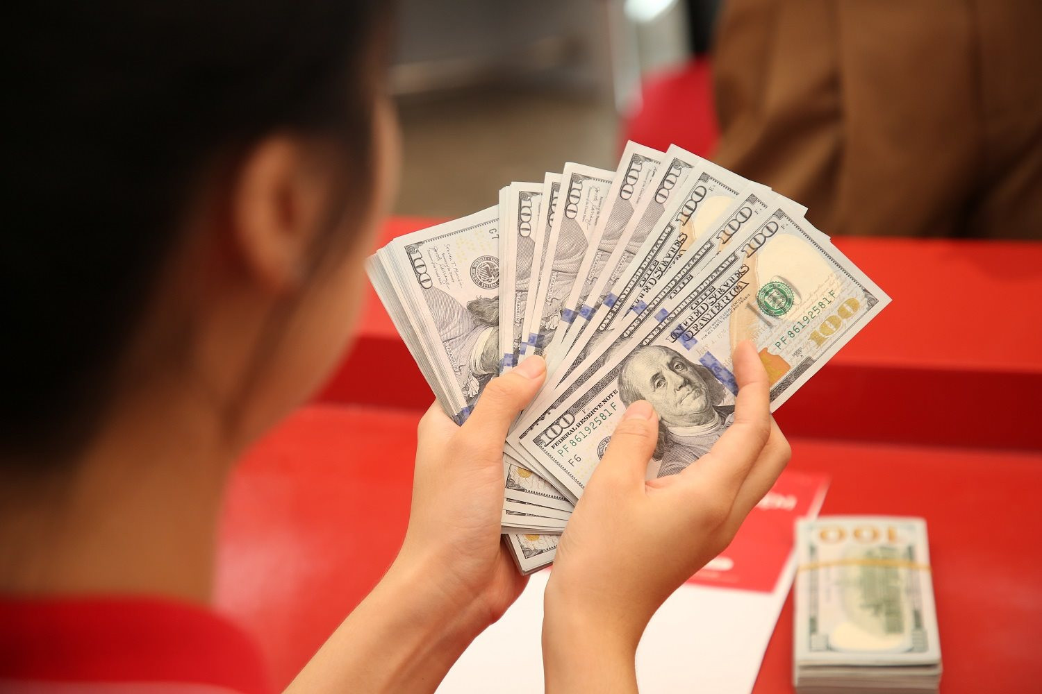 Tỷ giá USD hôm nay 1/9: Đồng USD trong nước tăng nhẹ