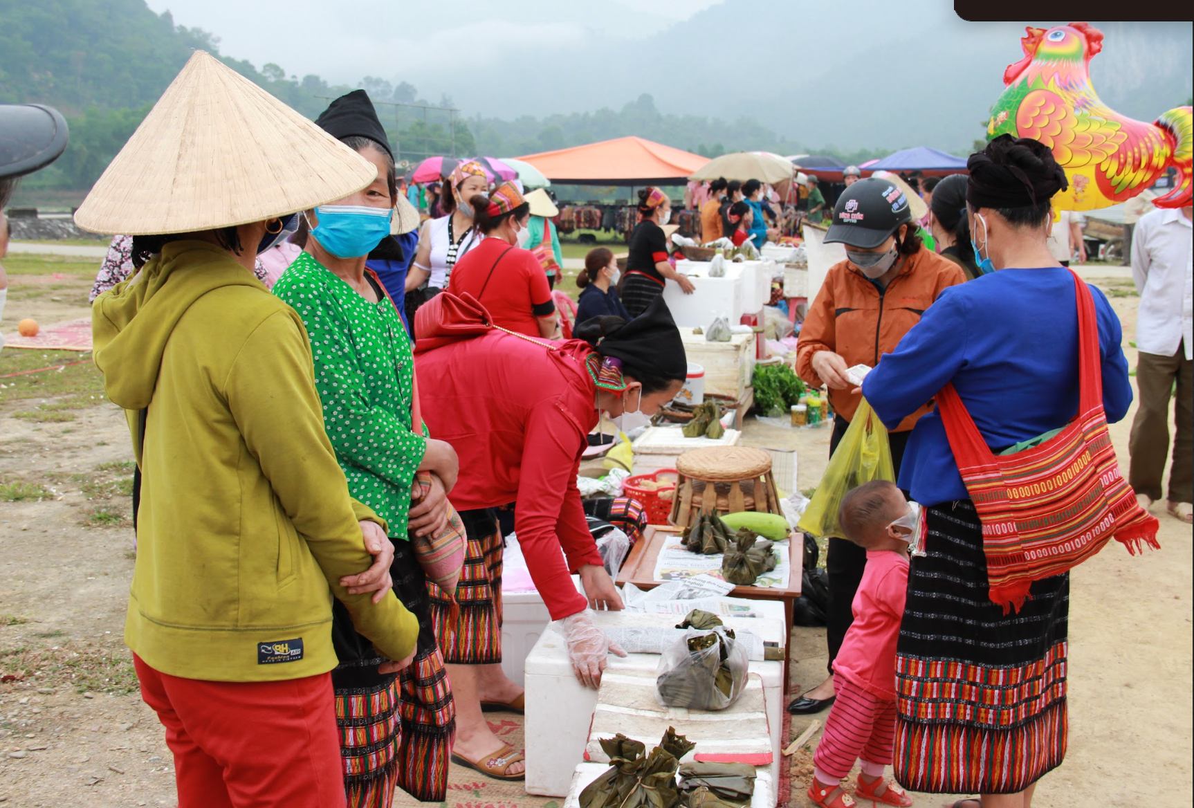 Chợ phiên ở Môn Sơn (Con Cuông)