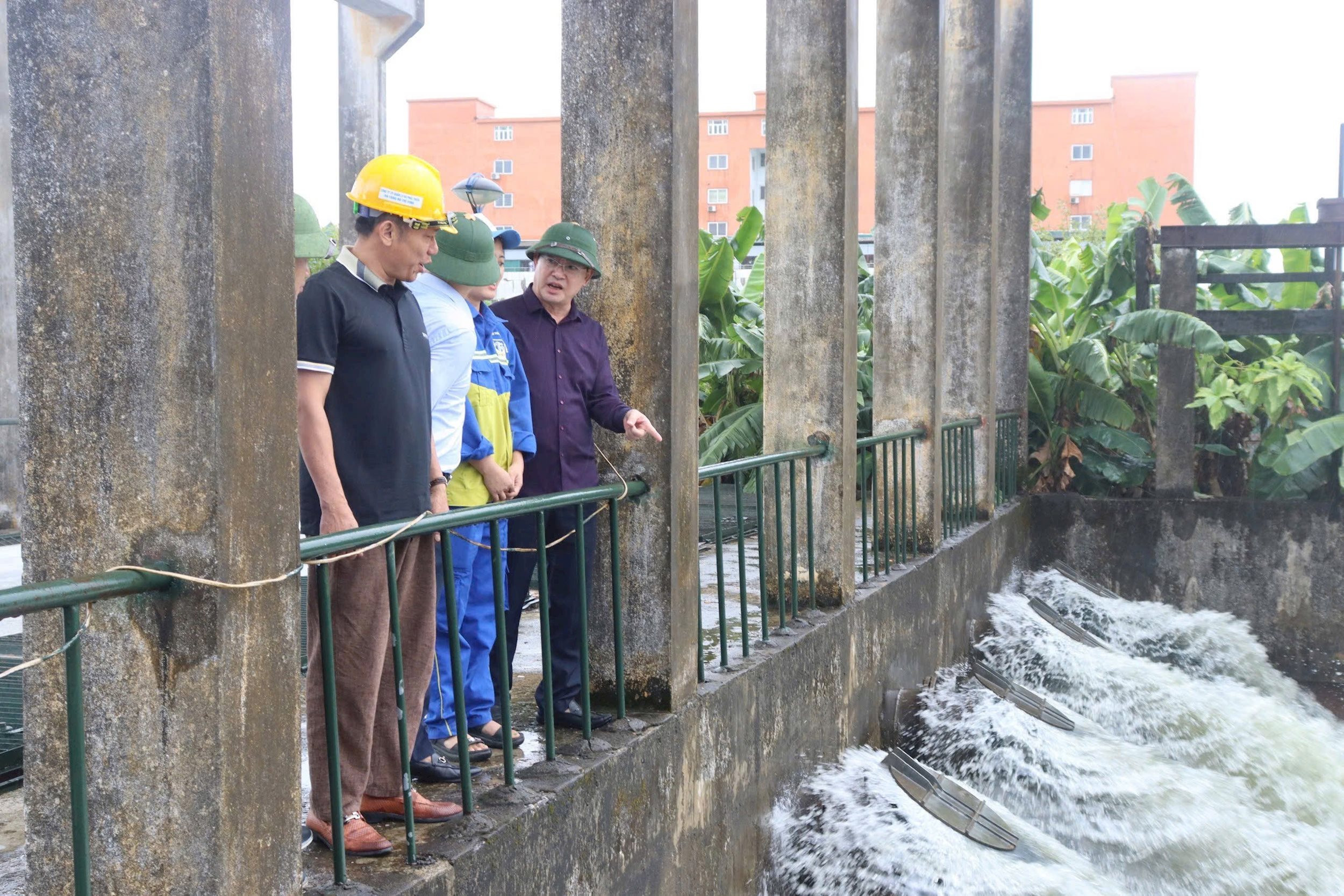 Lãnh đạo thành phố Vinh kiểm tra công tác tiêu úng trước bão số 3 