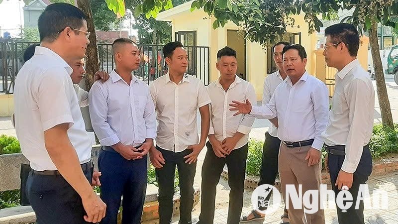 3. Đoàn Giám sát Ban Tổ chức Tỉnh uỷ tham dự sinh hoạt chi bộ tại Đảng bộ Bệnh viện Sản Nhi Nghệ An