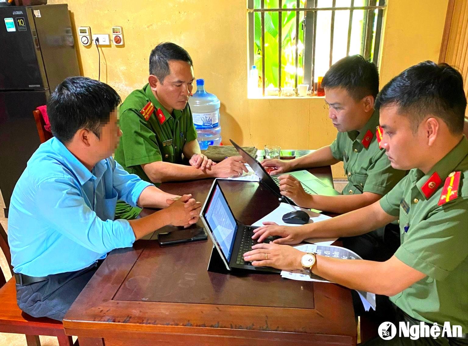 cong-an-huyen-thanh-chuong-tien-hanh-xu-phat-p.v.n.-5-trieu-dong-ve-hanh-vi-dang-tai-thong-tin-sai-su-that.-anh-tu-lieu-huyen-thuong(1).jpg