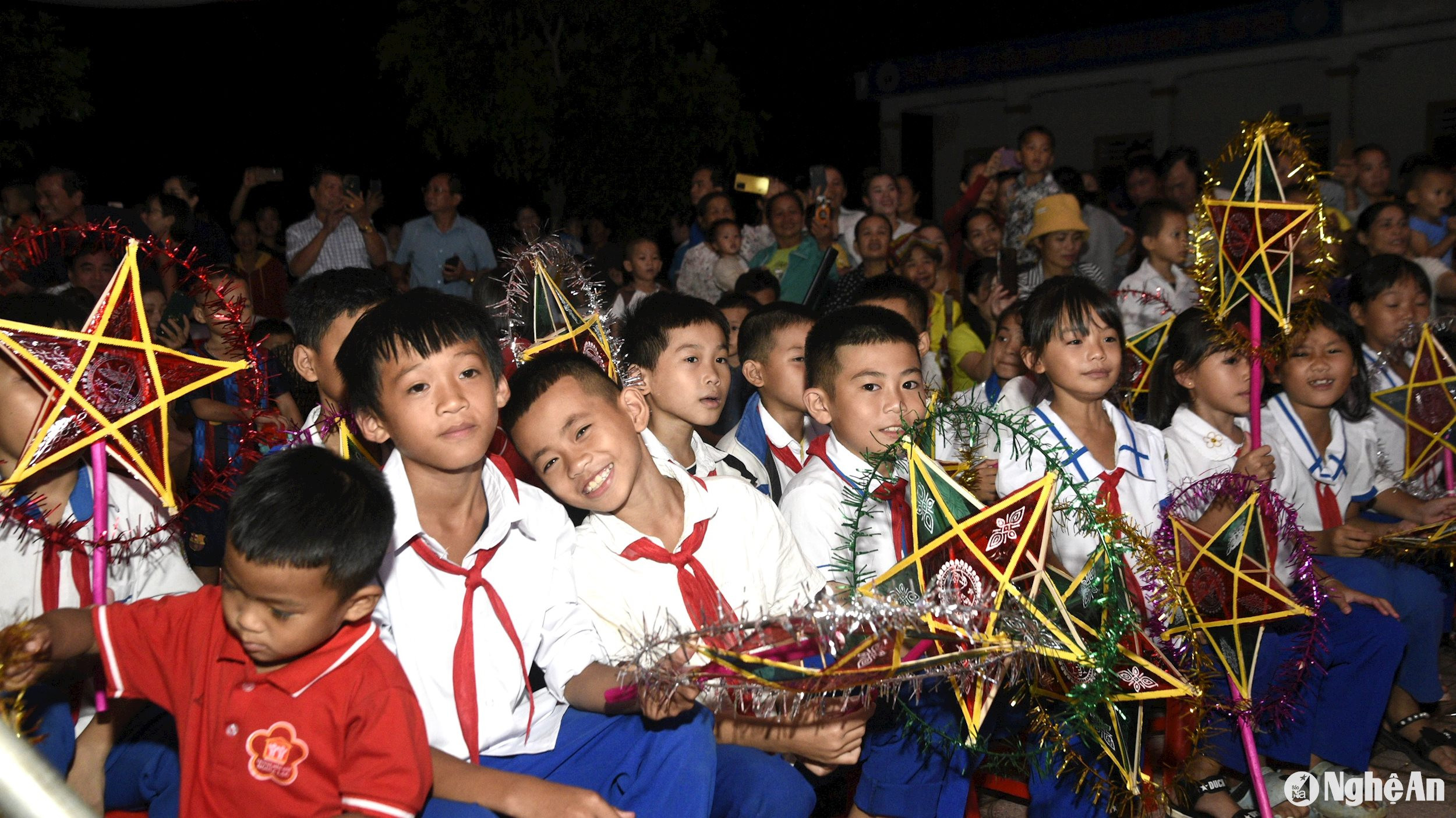 các em thiếu nhi