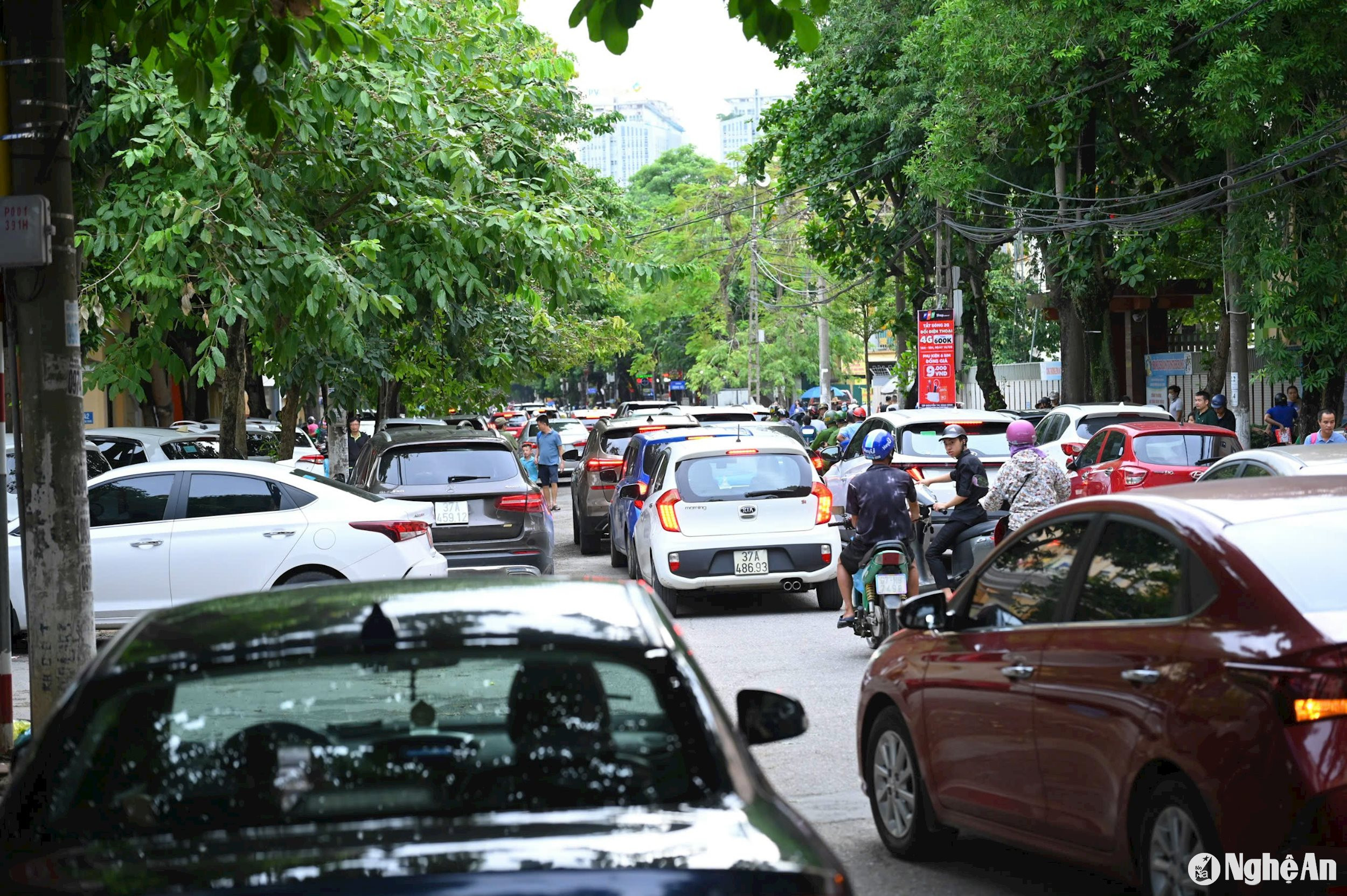 Tình trạng ùn tắc trên đường Đinh Công Tráng diễn ra mỗi ngày trong các khung giờ cao điểm. Ảnh: Thành Cường