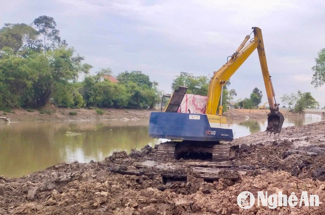 Đến nay đã được huyện Quỳnh Lưu nạo vét mở rộng dòng sông tiêu thoát lũ. Ảnh: Văn Trường