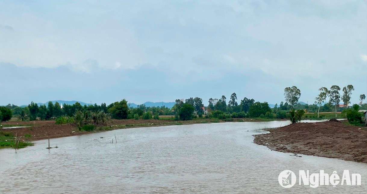 Hơn 1,6 km lòng sông Thái bị bồi lắng nay đã được nạo vét thông thoáng. Ảnh: Văn Trường