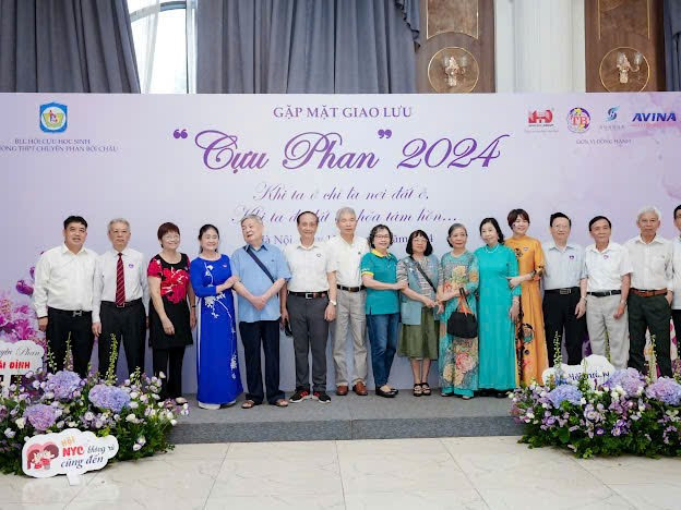 1. các cựu giáo chức họp mặt tại Hà Nội 2024