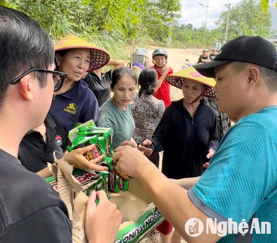  trao tận tay bà con