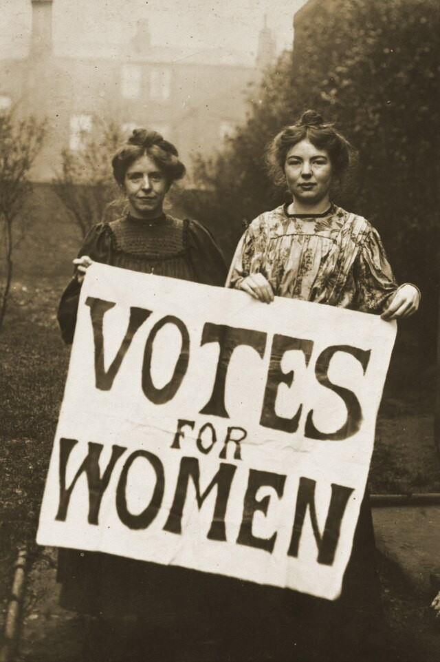 annie-kenney-and-christabel-pankhurst-1726668129.jpg