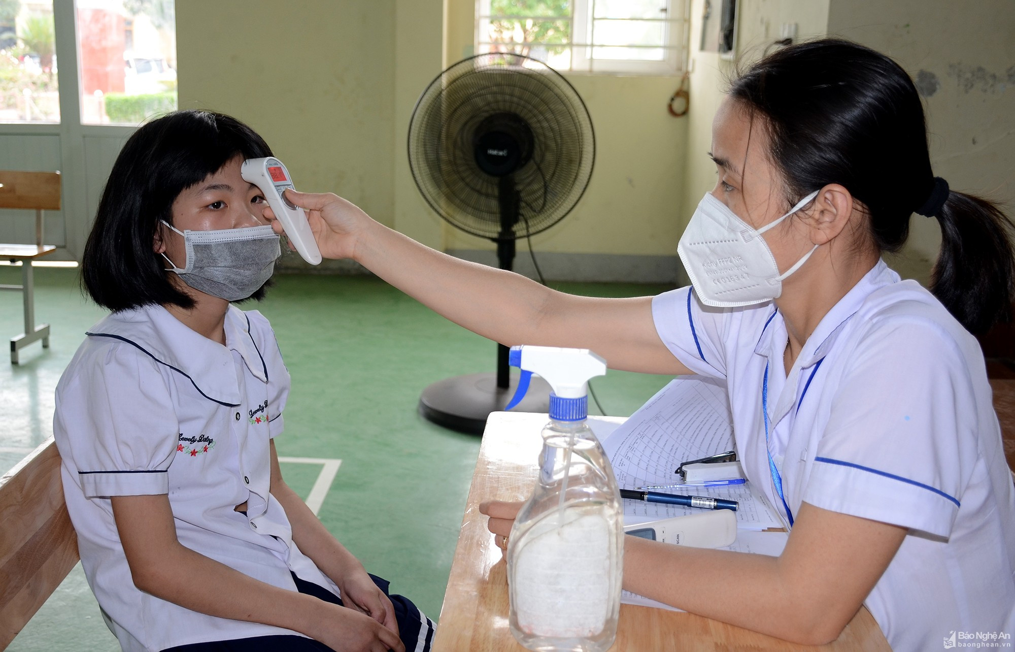 Học sinh sinh viên khi tham gia bảo hiểm y tế sẽ có rất nhiều quyền lợi ưu việt. Ảnh Thành Chung