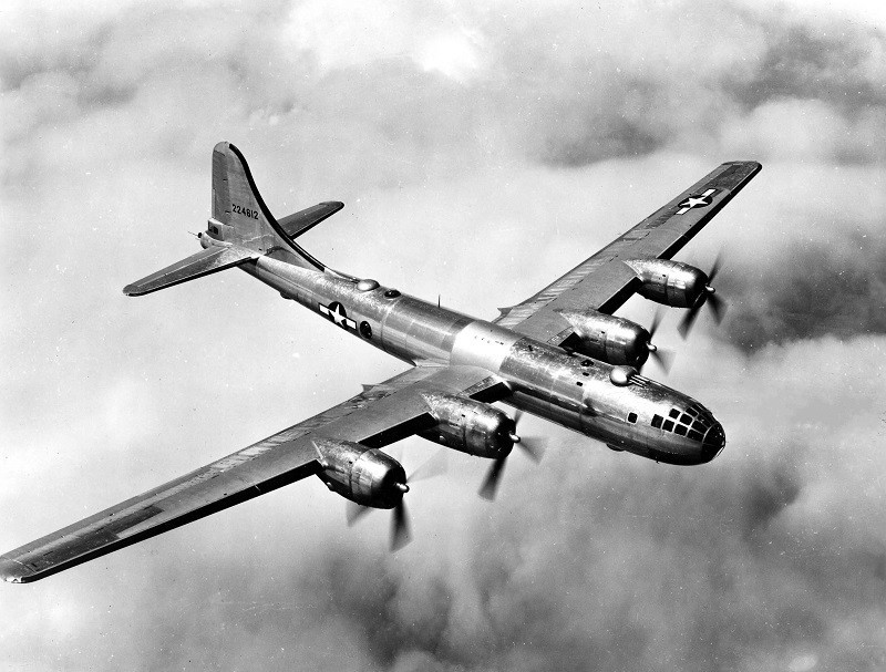 b-29-in-flight-1726824382.jpg