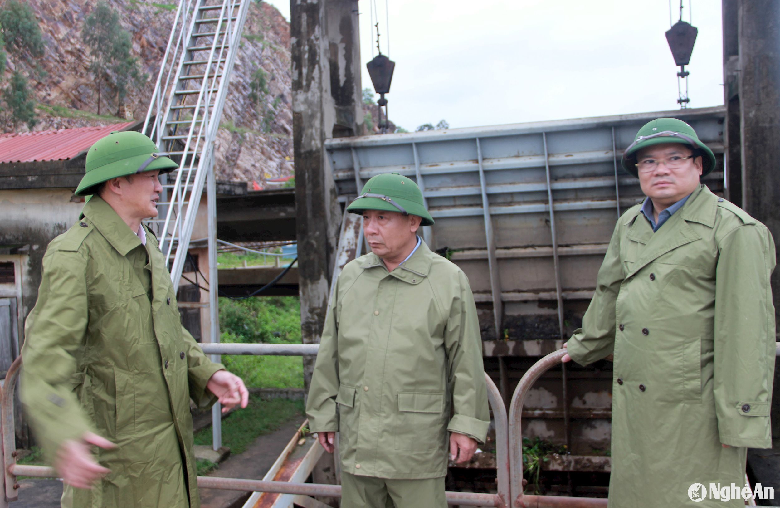 Đoàn công tác kiểm tra Bara Nghi Quang huyện Nghi Lộc ảnh Quang An