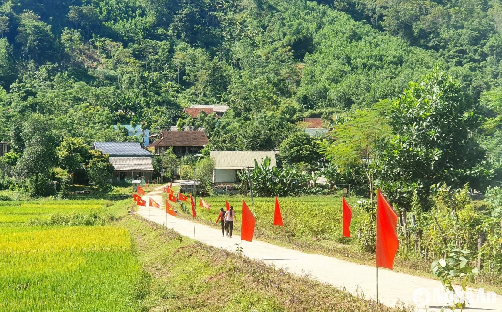  Thông qua tuyên truyền, vận động, nâng cao nhận thức về vệ sinh môi trường, nhiều bản, làng biên giới Quế Phong đang đổi thay. Ảnh- Mai Hoa