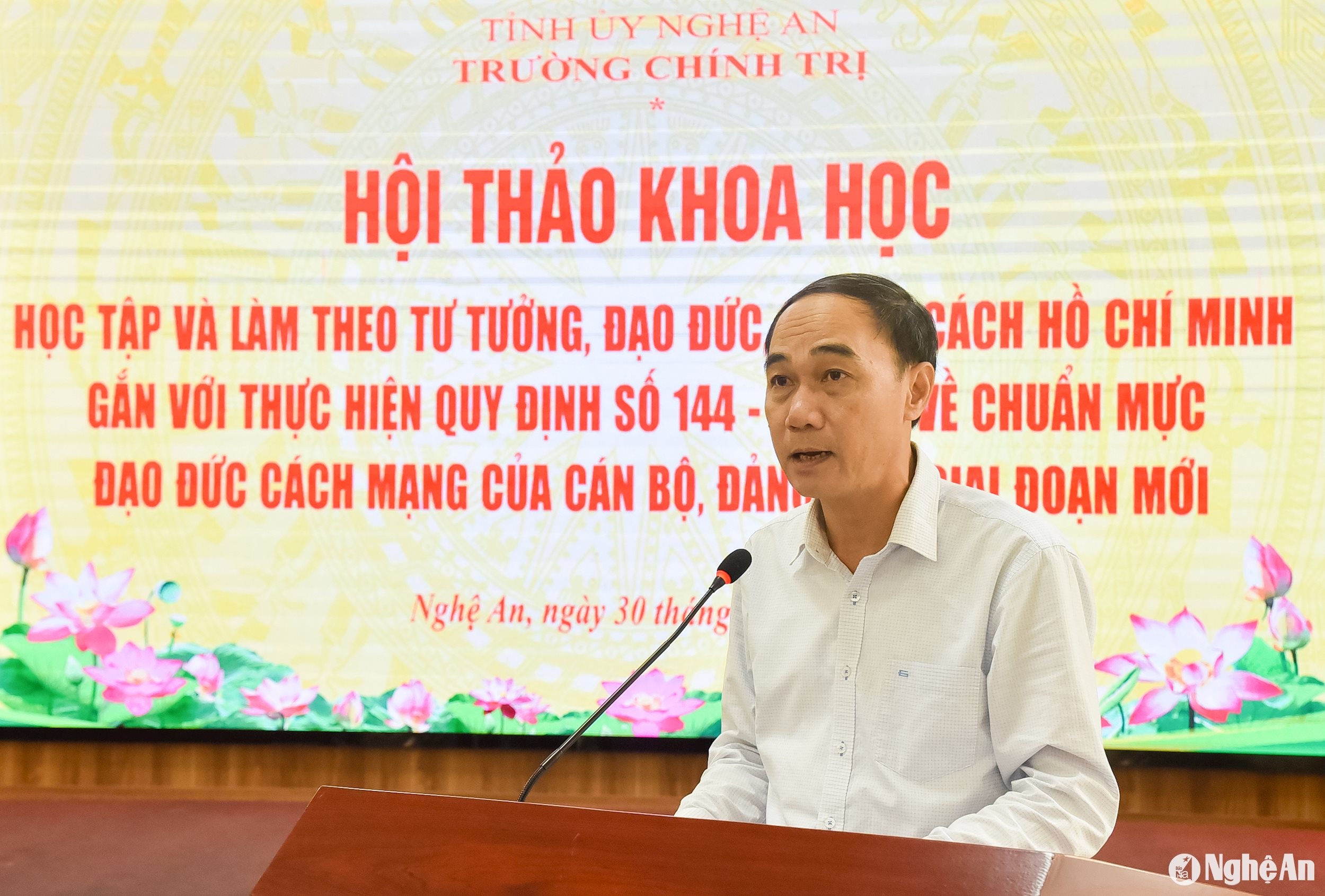 Đồng chí Trần Quốc Khánh - Phó Trưởng Ban Tuyên giáo Tỉnh ủy phát biểu đề dẫn hội thảo. Ảnh: TL