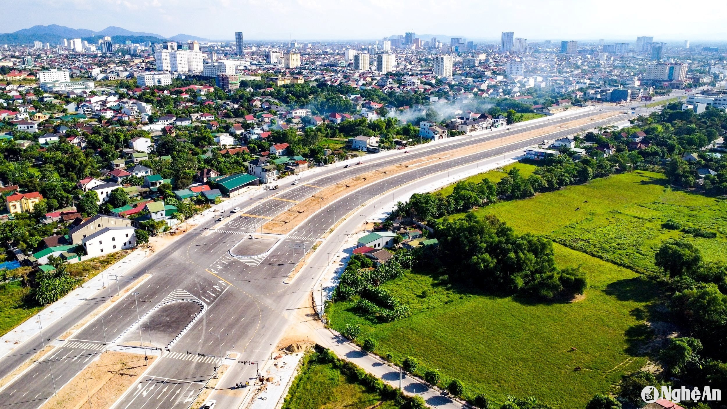 Đại lộ Vinh - Cửa Lò trục kết nối nâng tầm đô thị Vinh mở rộng. Ảnh: Thành Cường