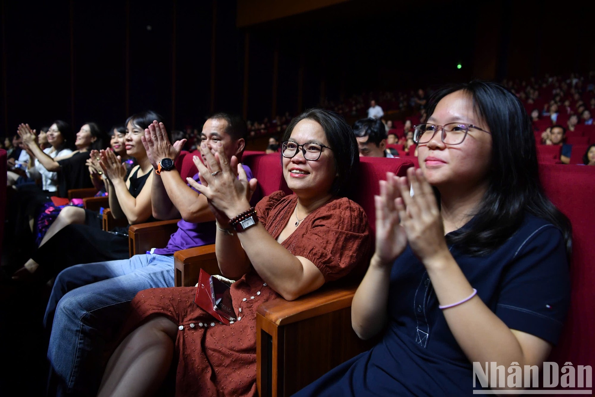 Văn hóa, phong cảnh Việt Nam đẹp ngỡ ngàng trong “Bond Live in Việt Nam” ảnh 9