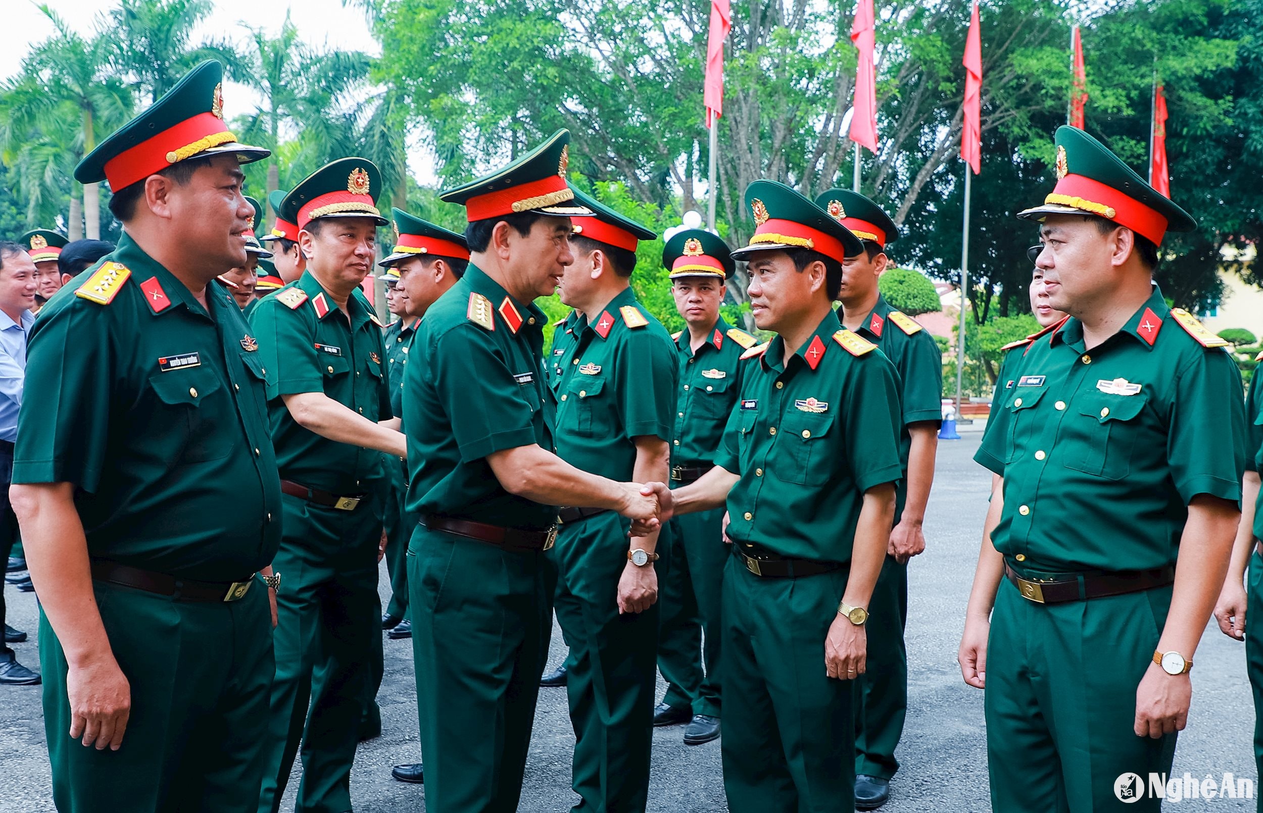 Đại tướng Phan Văn Giang đến thăm, làm việc tại Sư đoàn 324. Ảnh: Thành Duy